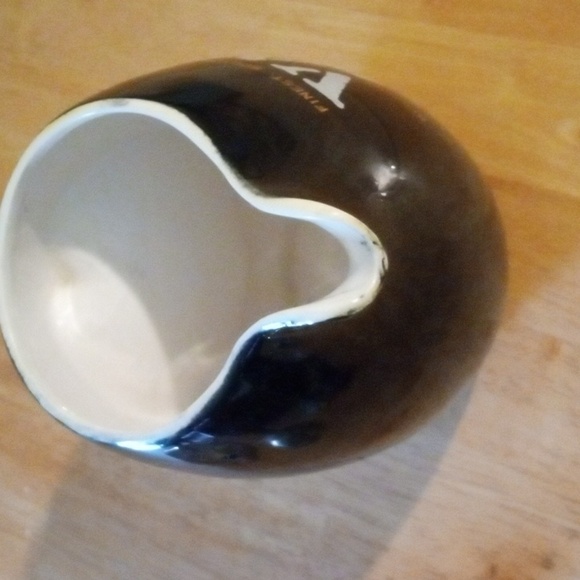 VAT 69 DECORATIVE MUG 6" TALL 5" WIDE FINEST SCOTCH WHISKEY - Picture 4 of 5